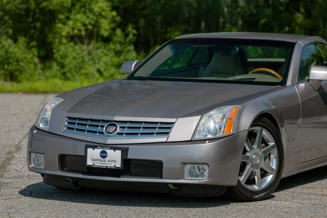 2005 Cadillac XLR - Image 29 of 31