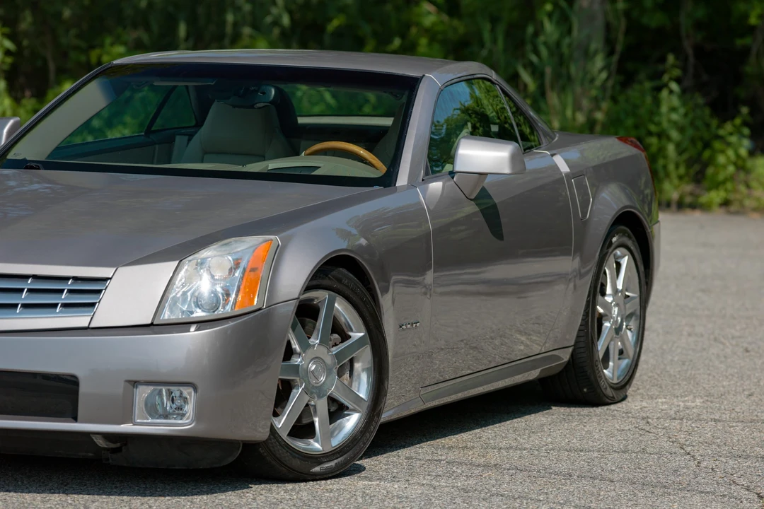 2005 Cadillac XLR - Image 30 of 31