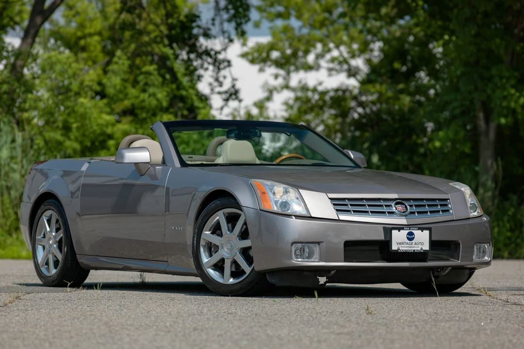2005 Cadillac XLR - Image 22 of 31