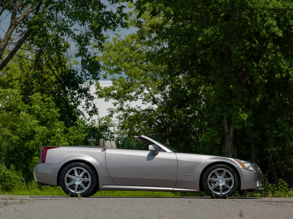 2005 Cadillac XLR - Image 20 of 31