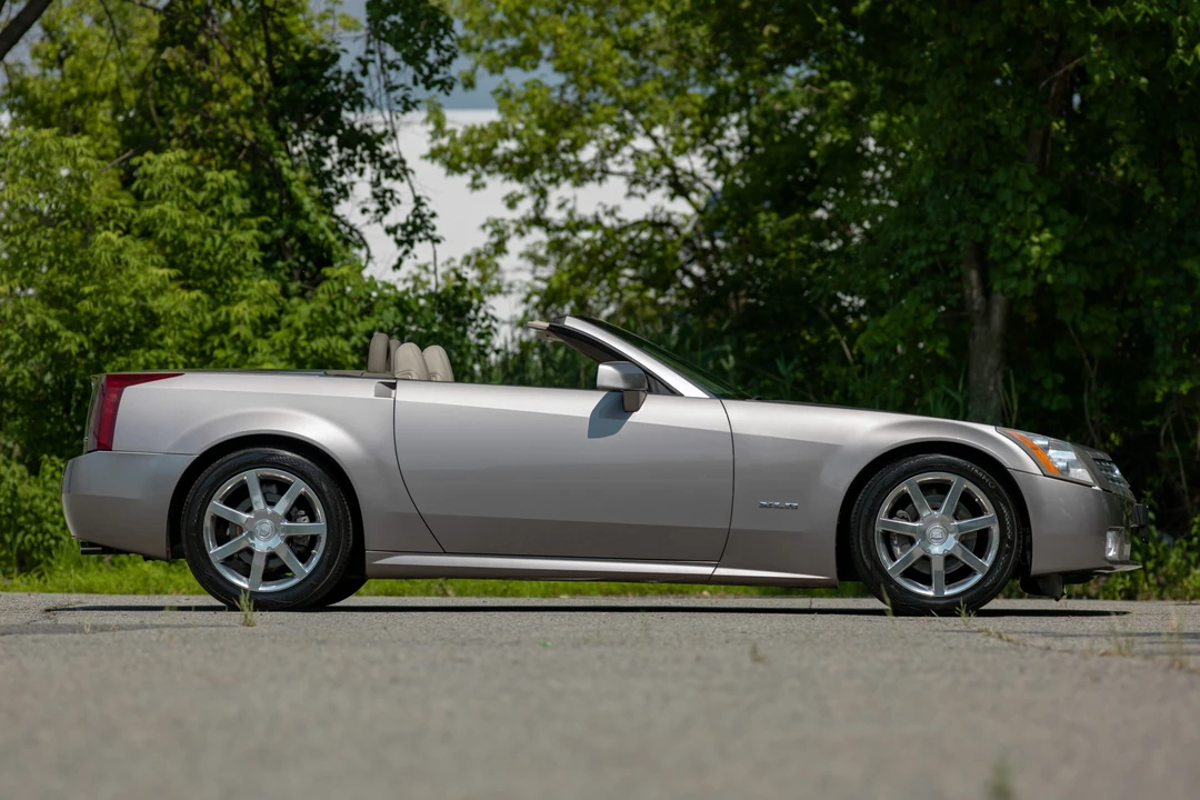 2005 Cadillac XLR - Image 19 of 31