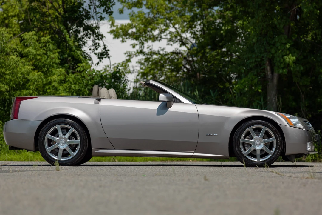 2005 Cadillac XLR - Image 18 of 31