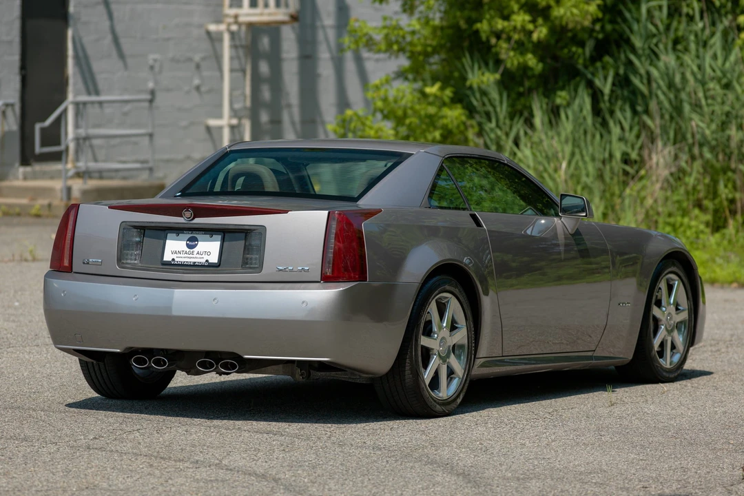 2005 Cadillac XLR - Image 16 of 31