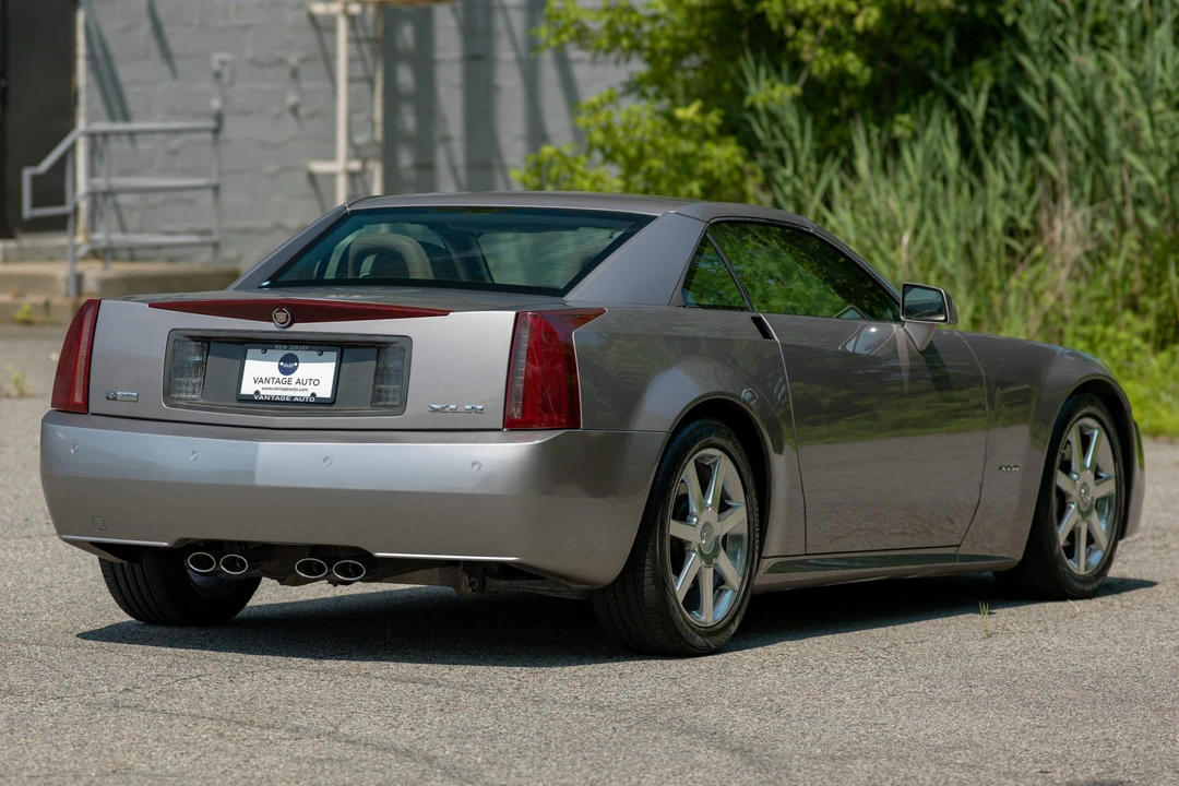 2005 Cadillac XLR - Image 17 of 31