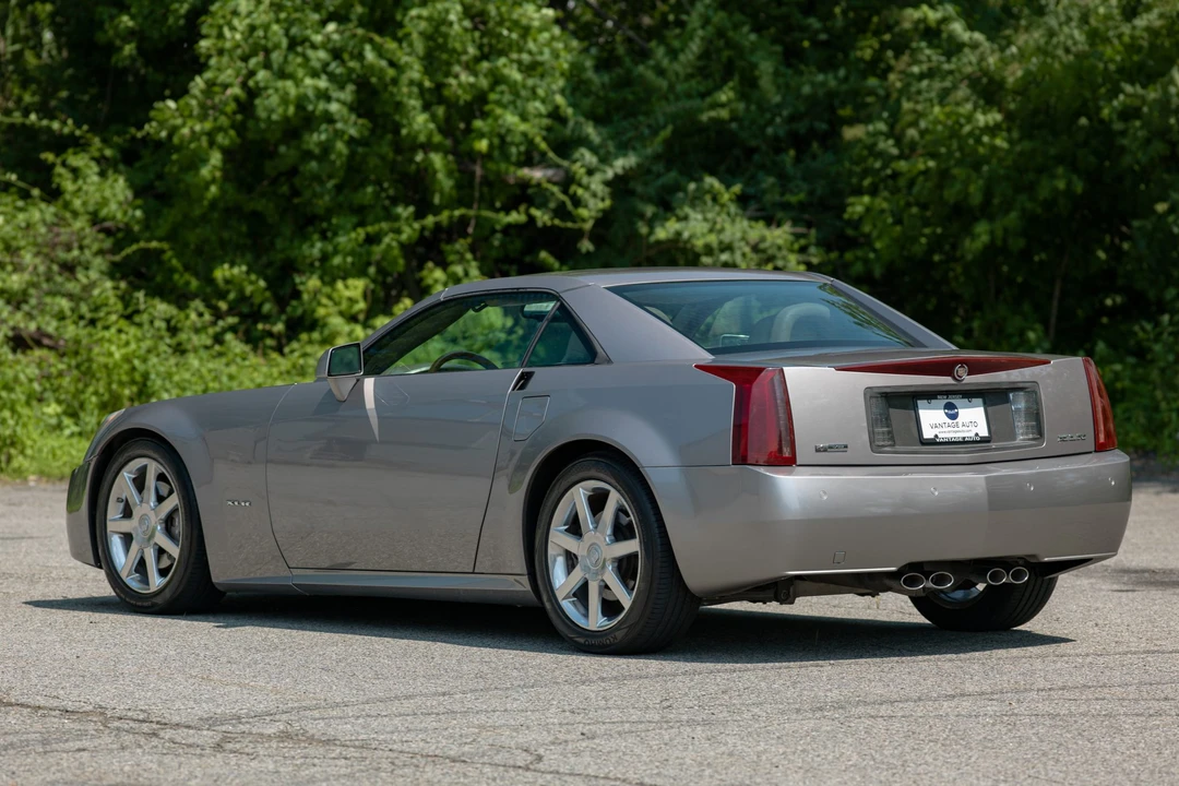 2005 Cadillac XLR - Image 10 of 31