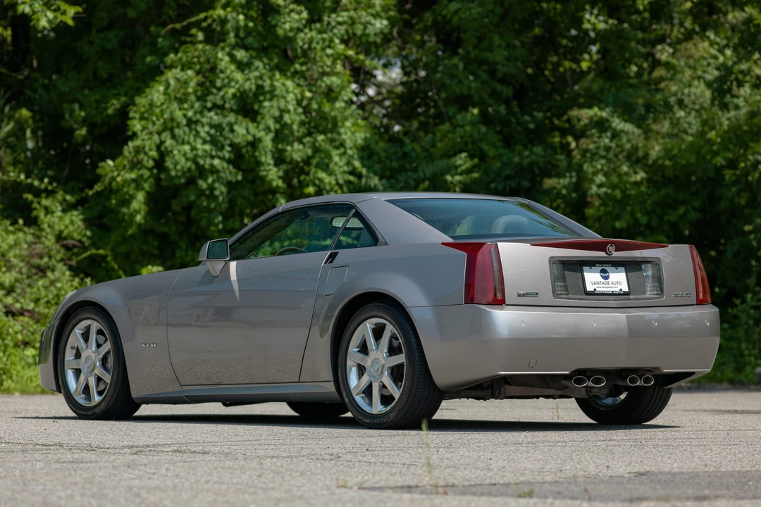 2005 Cadillac XLR - Image 9 of 31