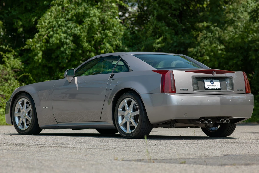 2005 Cadillac XLR - Image 11 of 31