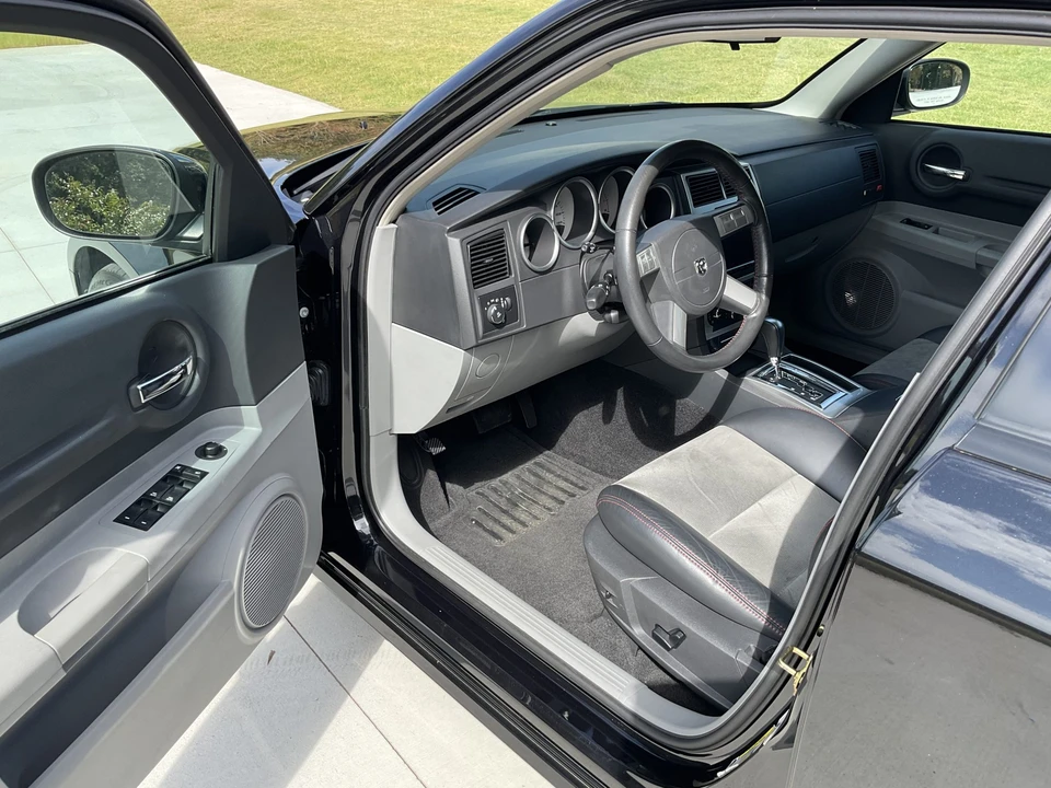 2006 Dodge Magnum SRT8 2nd Gen - Image 26 of 31
