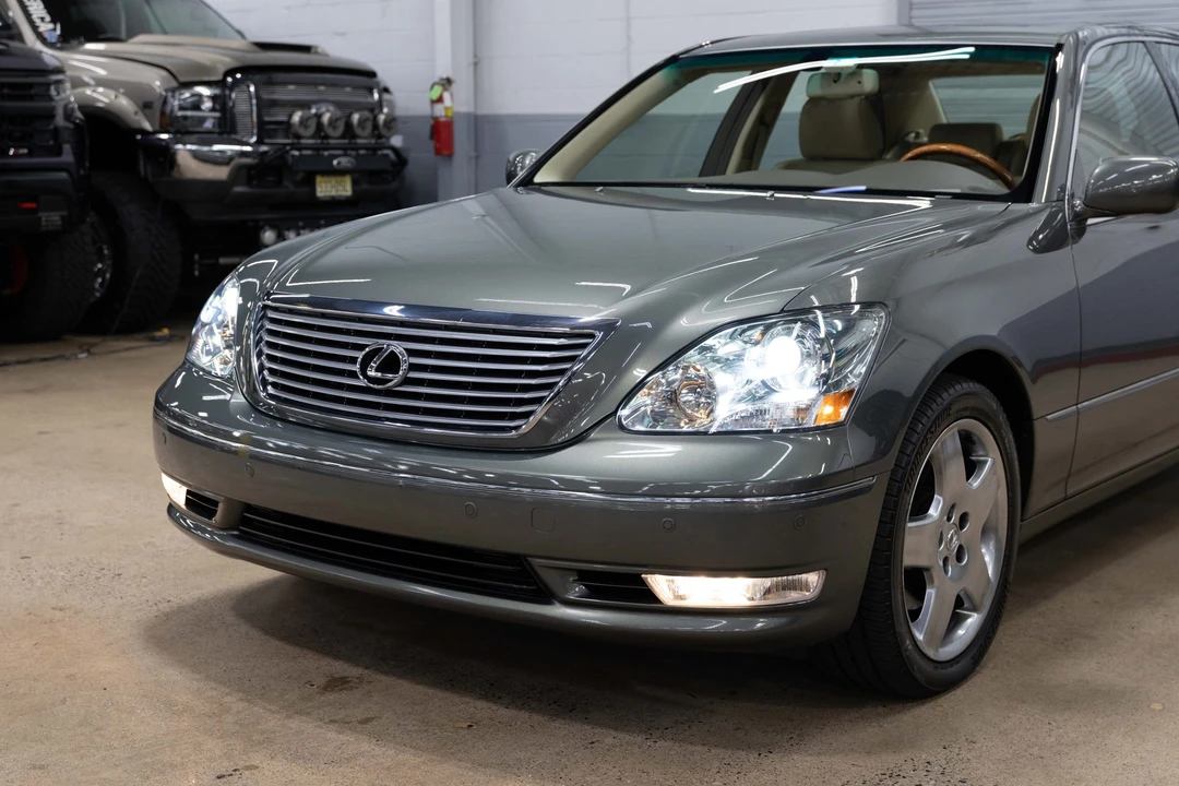 2006 Lexus LS 3rd Gen - Image 17 of 31