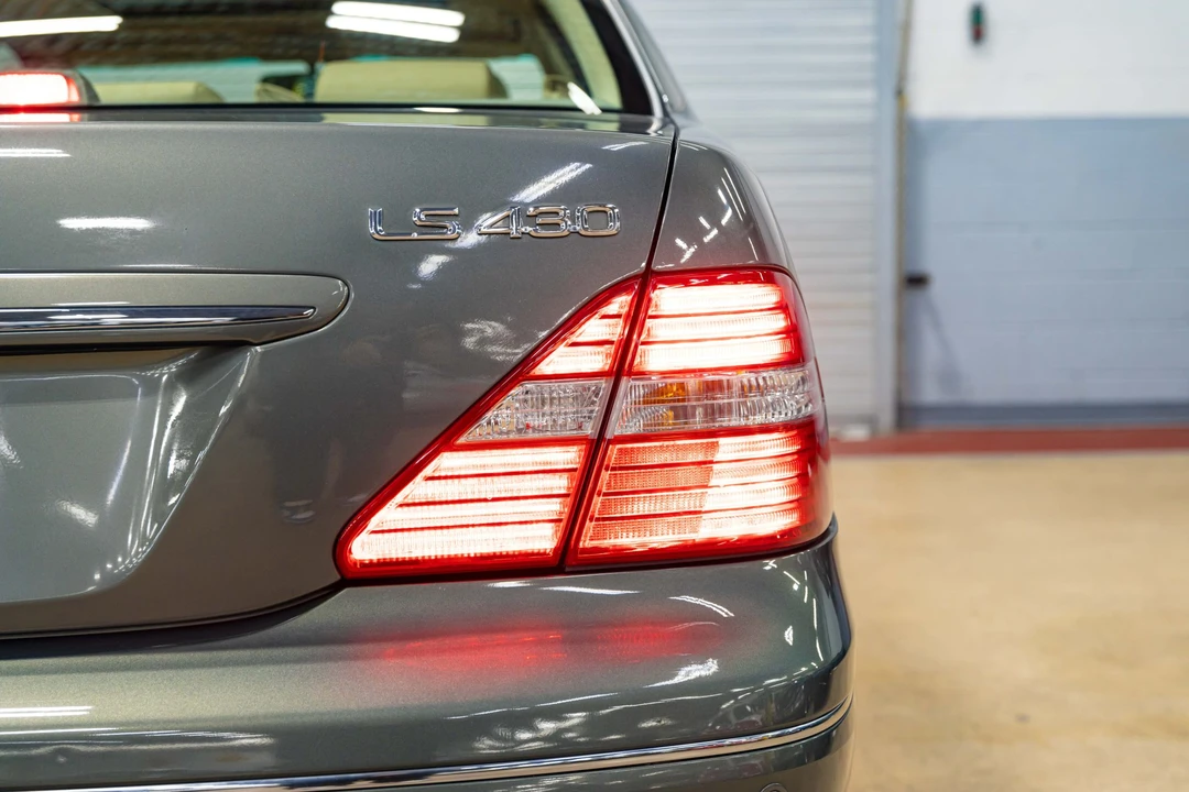2006 Lexus LS 3rd Gen - Image 18 of 31