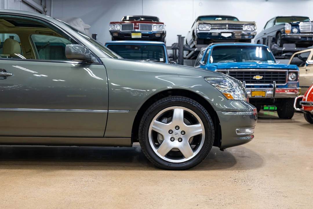 2006 Lexus LS 3rd Gen - Image 13 of 31