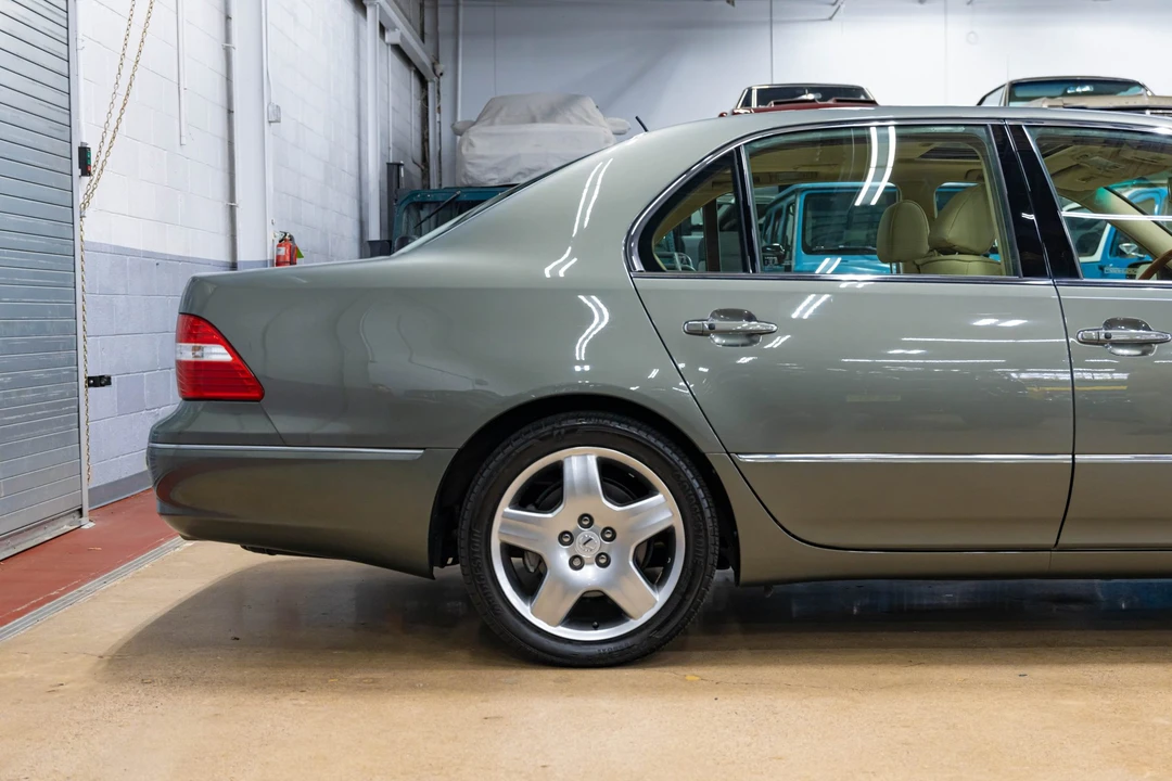 2006 Lexus LS 3rd Gen - Image 12 of 31
