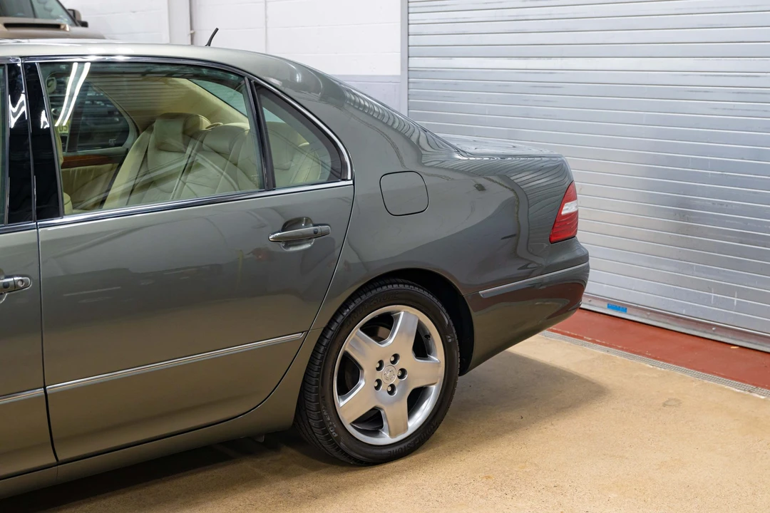 2006 Lexus LS 3rd Gen - Image 11 of 31