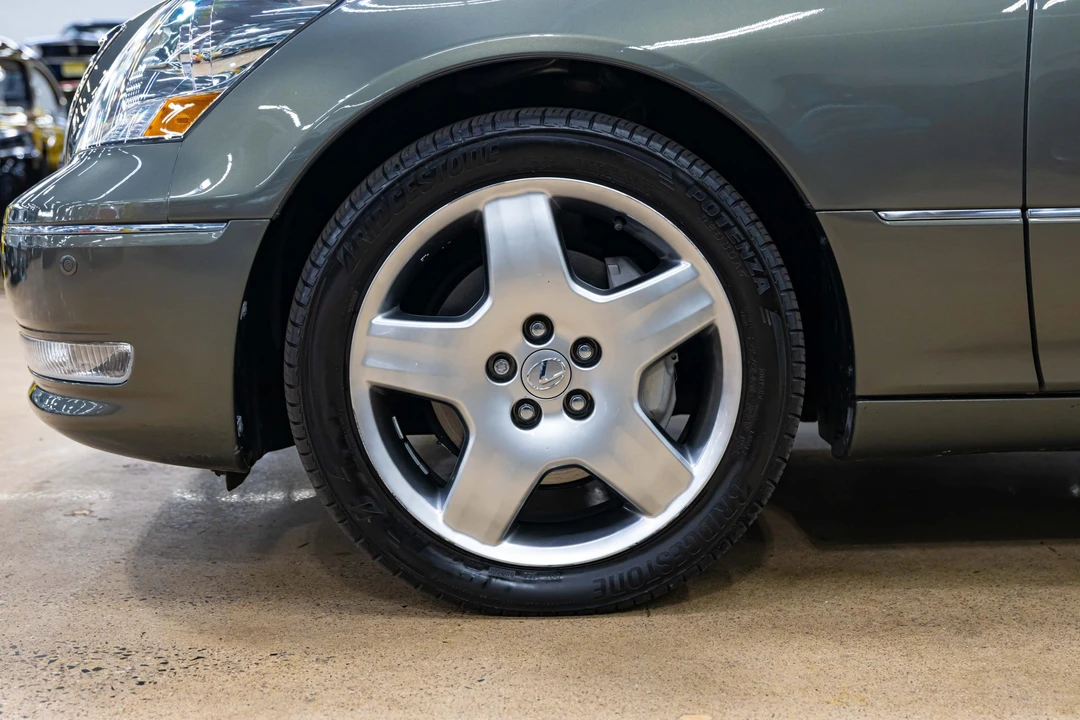 2006 Lexus LS 3rd Gen - Image 28 of 31