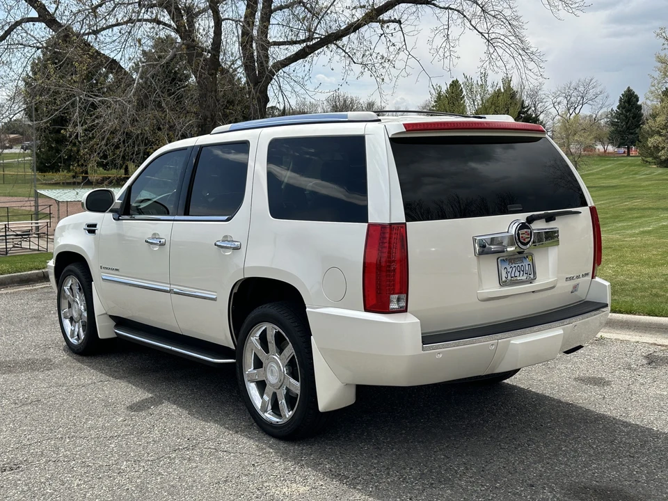 2008 Cadillac Escalade & EXT 3rd Gen - Image 3 of 31