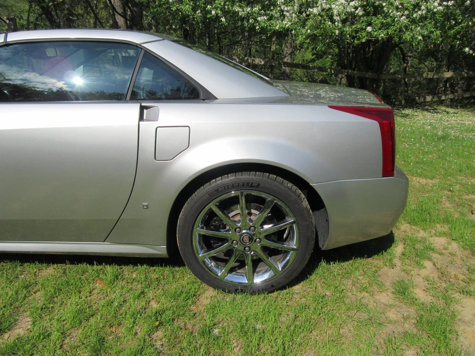 2008 Cadillac XLR-V - Image 25 of 31