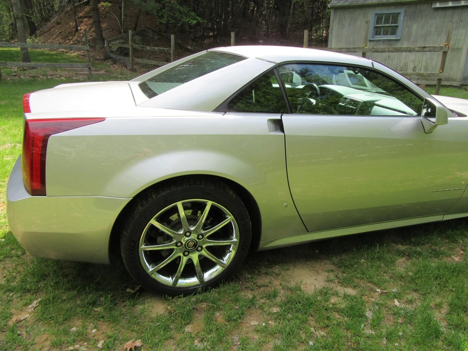 2008 Cadillac XLR-V - Image 30 of 31