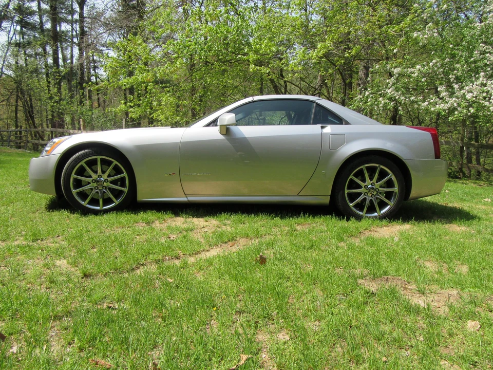 2008 Cadillac XLR-V - Image 2 of 31