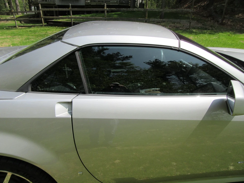 2008 Cadillac XLR-V - Image 29 of 31