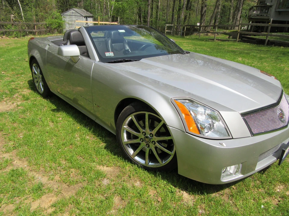 2008 Cadillac XLR-V - Image 12 of 31