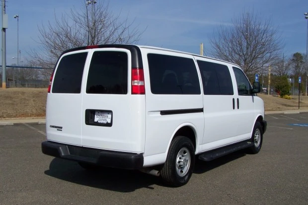 2008 Chevrolet Express - Image 2 of 7