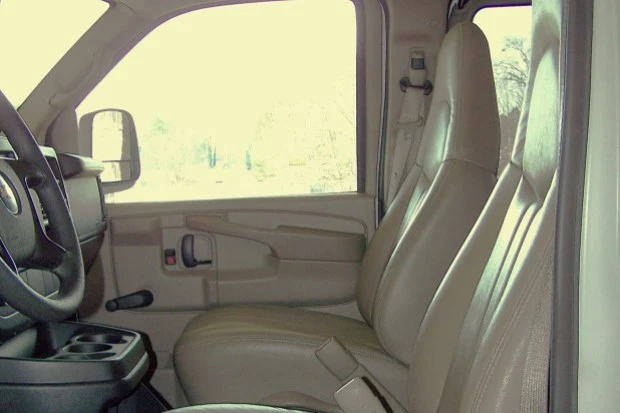 2008 Chevrolet Express - Image 4 of 7