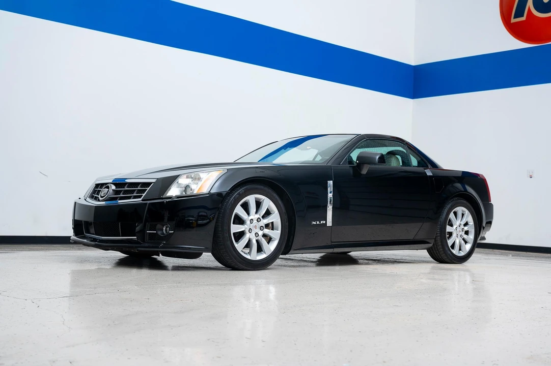 2009 Cadillac XLR - Image 12 of 31