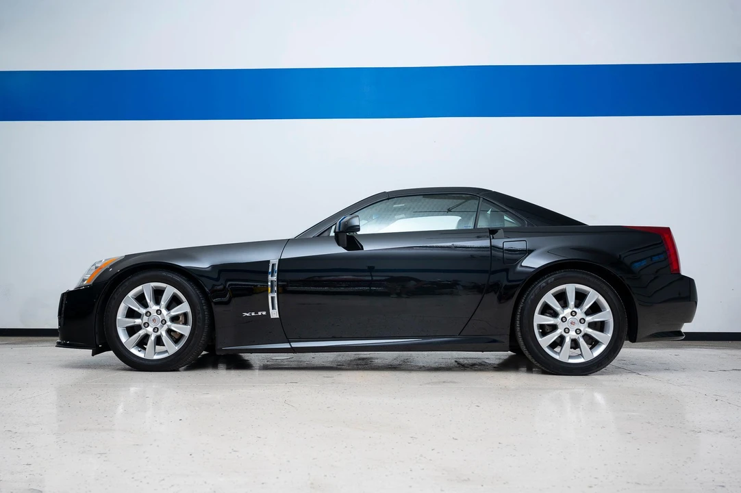 2009 Cadillac XLR - Image 14 of 31