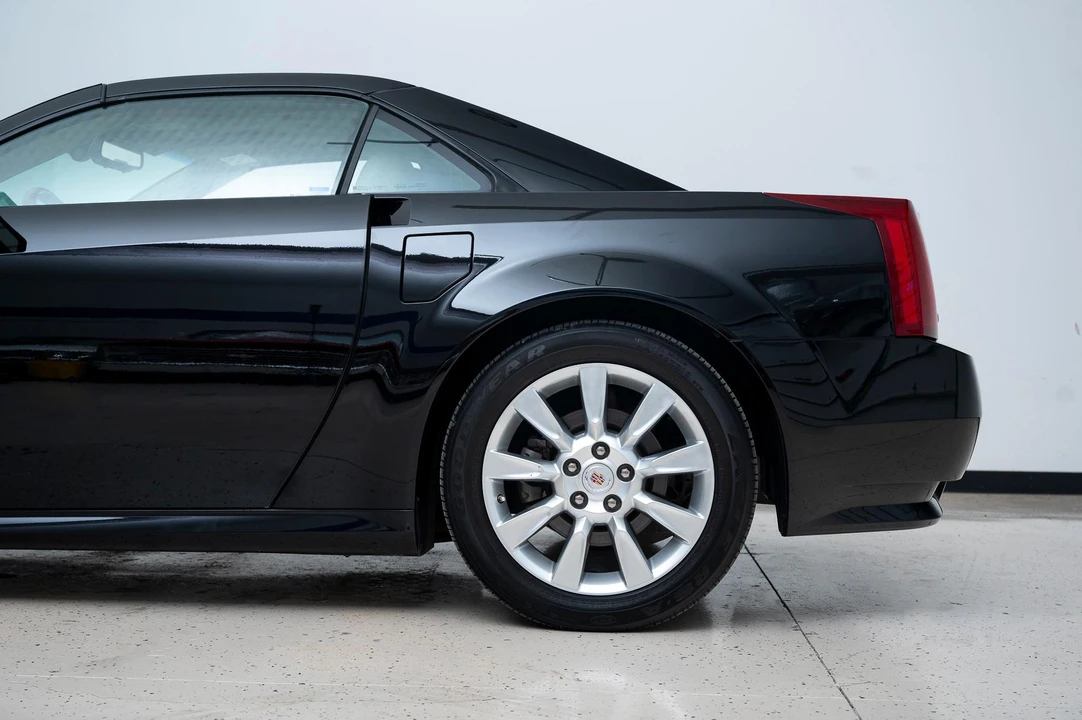 2009 Cadillac XLR - Image 17 of 31