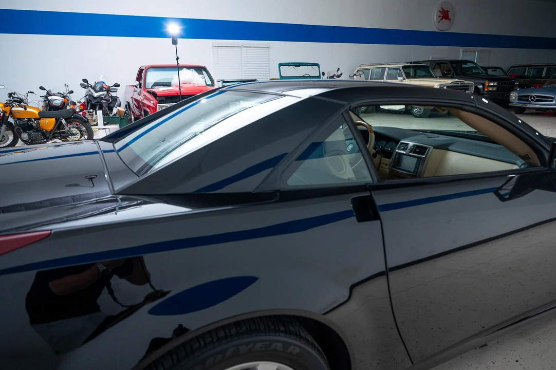 2009 Cadillac XLR - Image 30 of 31