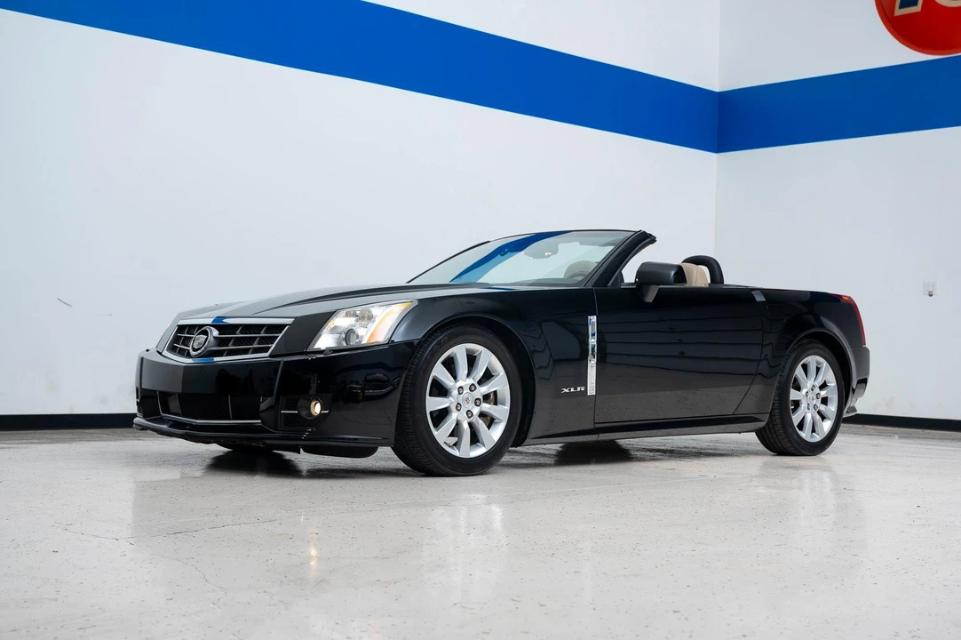 2009 Cadillac XLR - Image 2 of 31