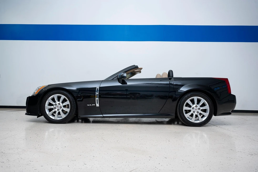 2009 Cadillac XLR - Image 3 of 31