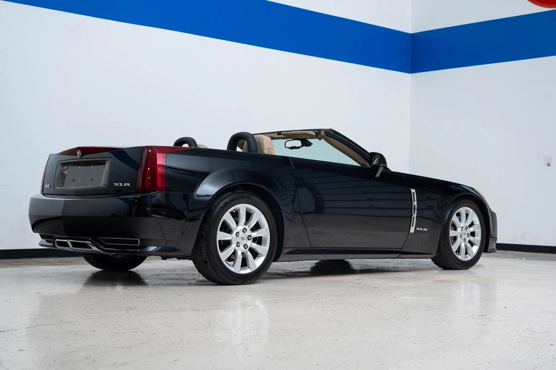 2009 Cadillac XLR - Image 7 of 31
