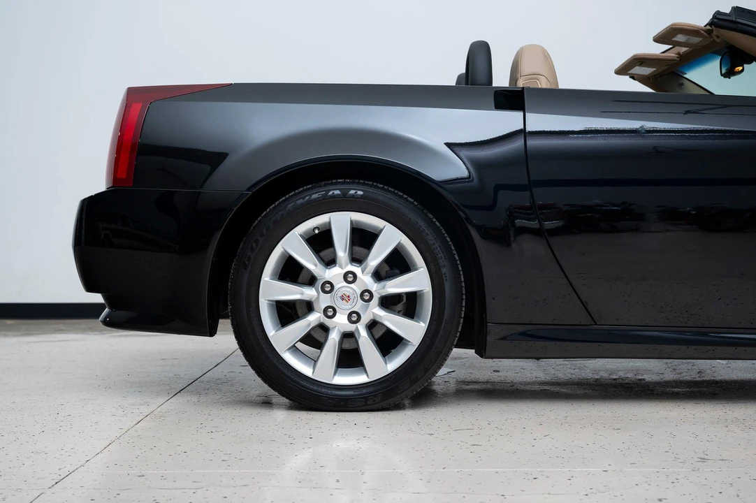 2009 Cadillac XLR - Image 18 of 31