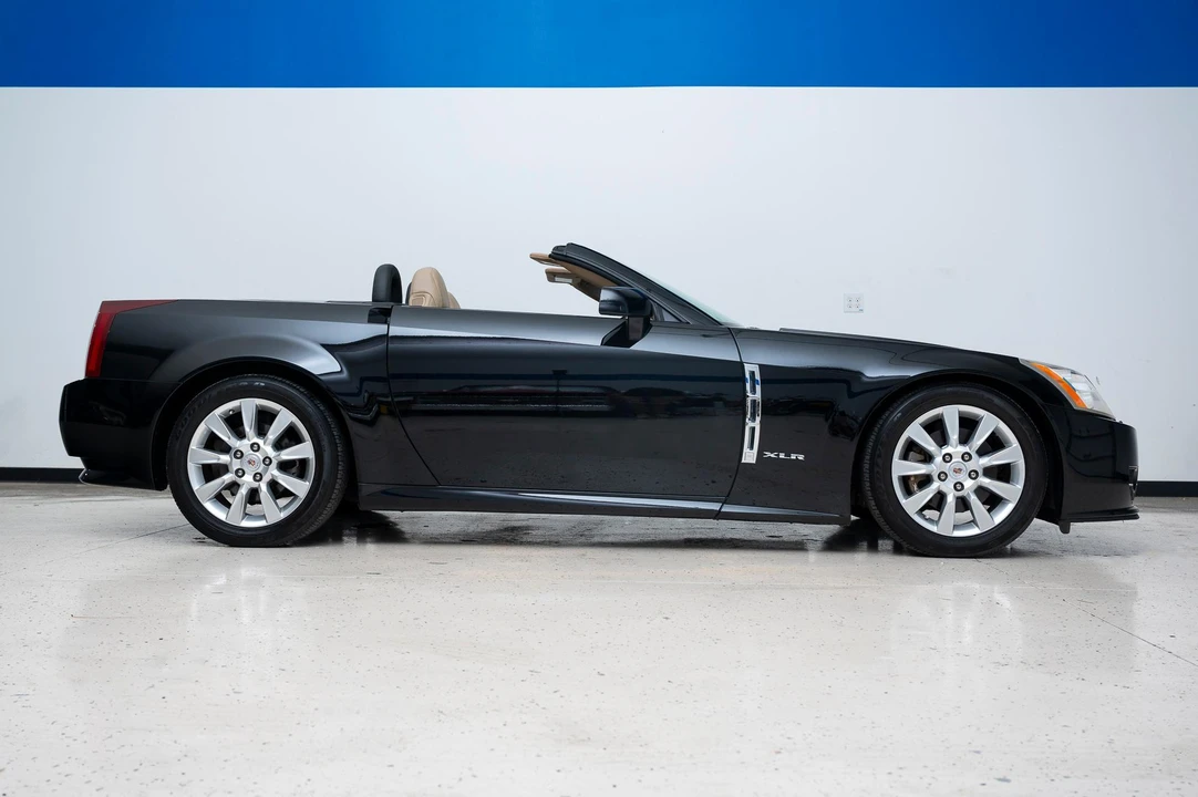 2009 Cadillac XLR - Image 8 of 31