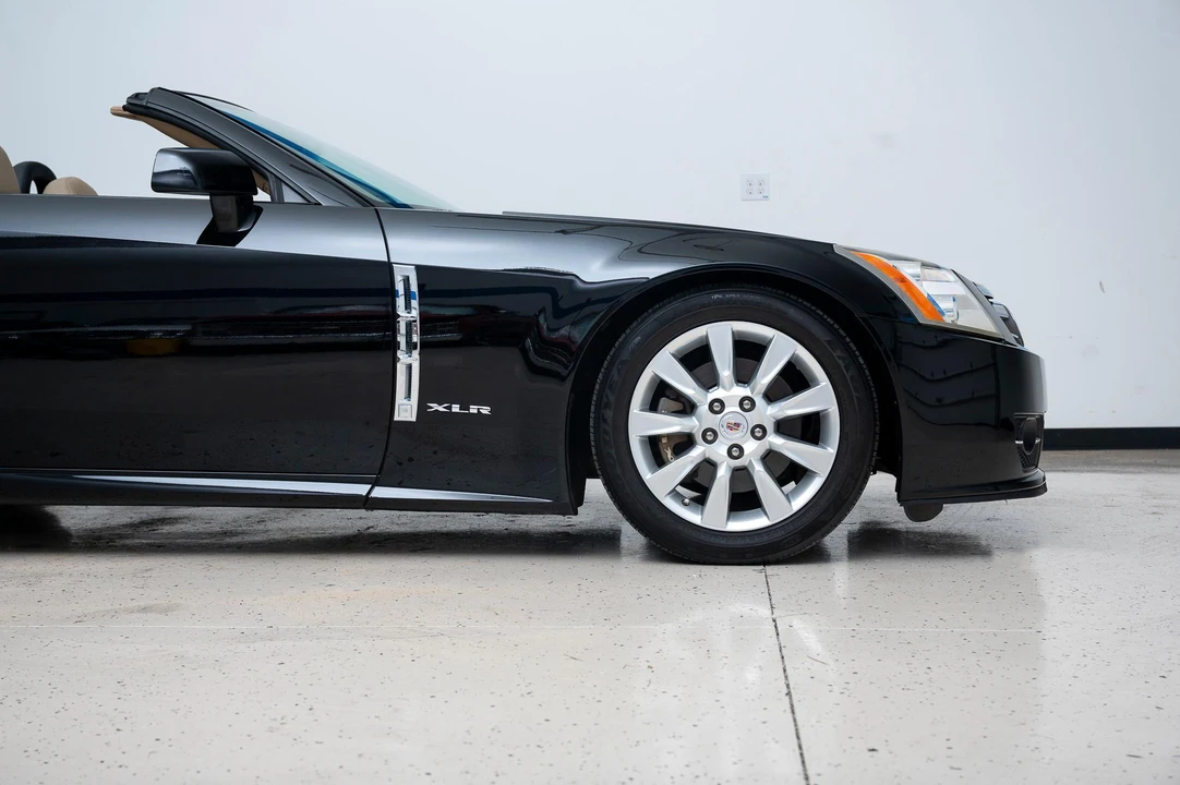 2009 Cadillac XLR - Image 19 of 31