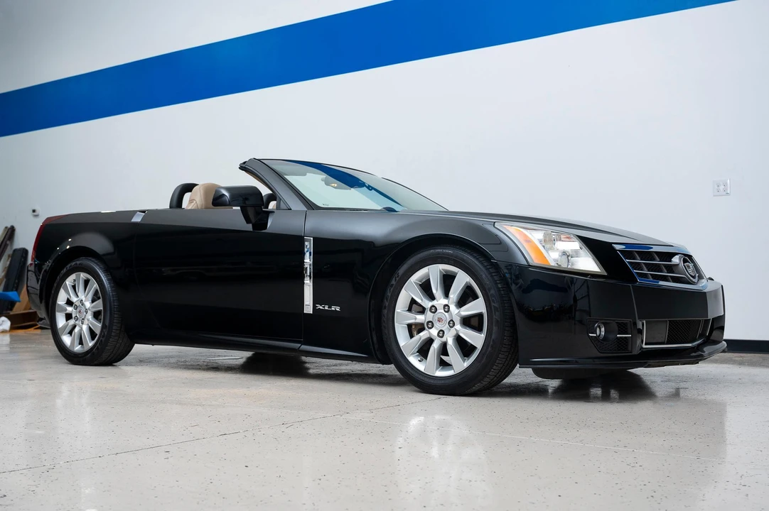 2009 Cadillac XLR - Image 9 of 31