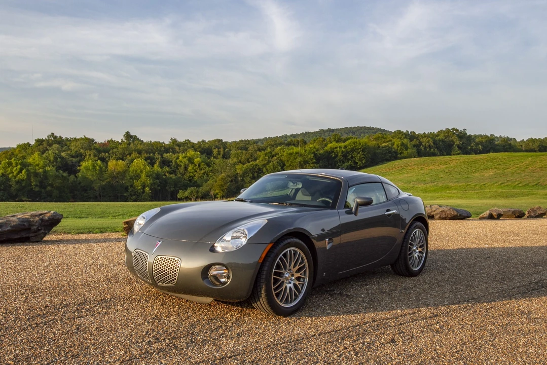 2009 Pontiac Solstice - Image 2 of 31