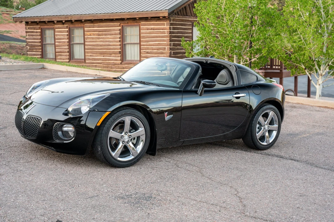 2009 Pontiac Solstice GXP - Image 2 of 31