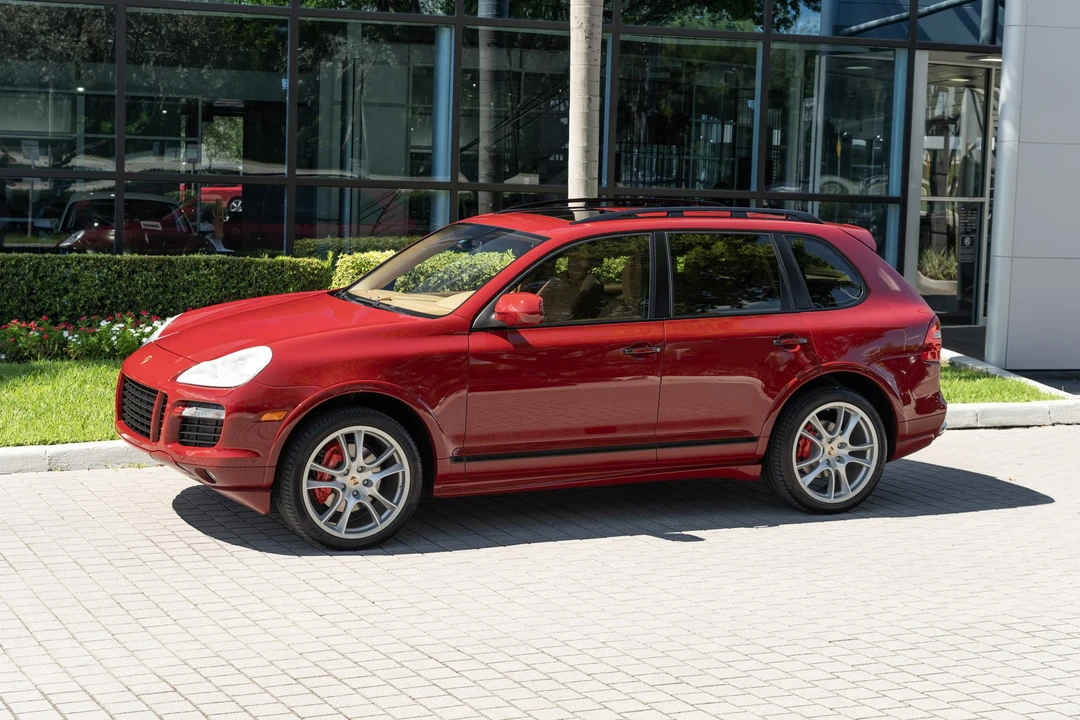 2010 Porsche 955/957 Cayenne GTS - Image 2 of 31