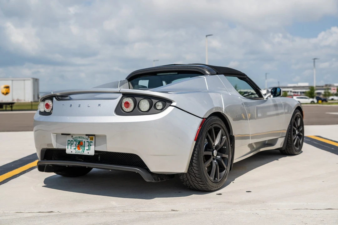 2010 Tesla Roadster - Image 13 of 31