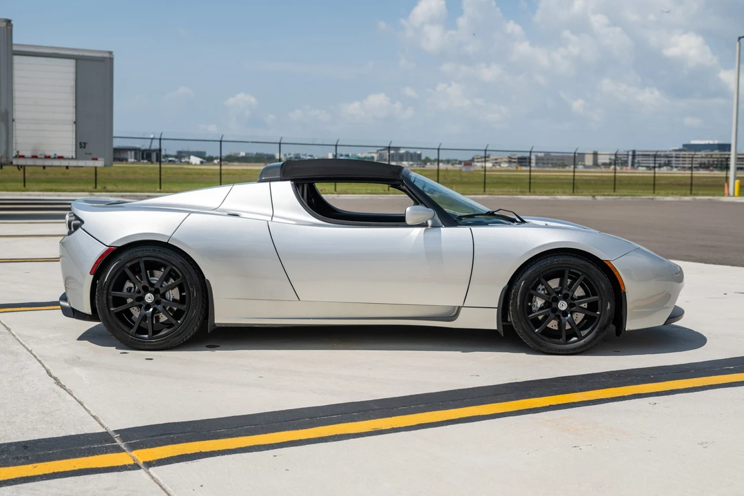 2010 Tesla Roadster - Image 14 of 31