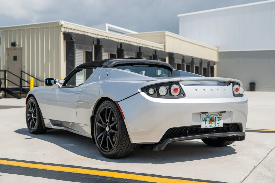 2010 Tesla Roadster - Image 11 of 31