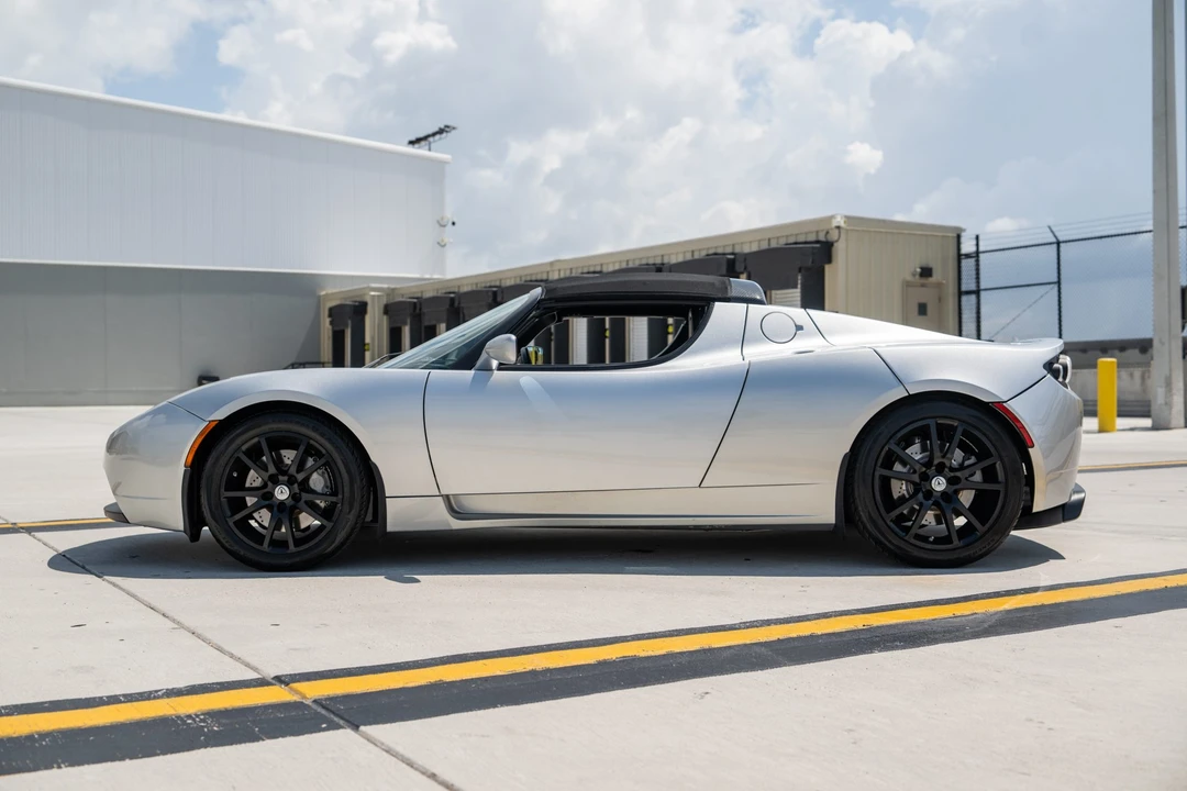 2010 Tesla Roadster - Image 10 of 31