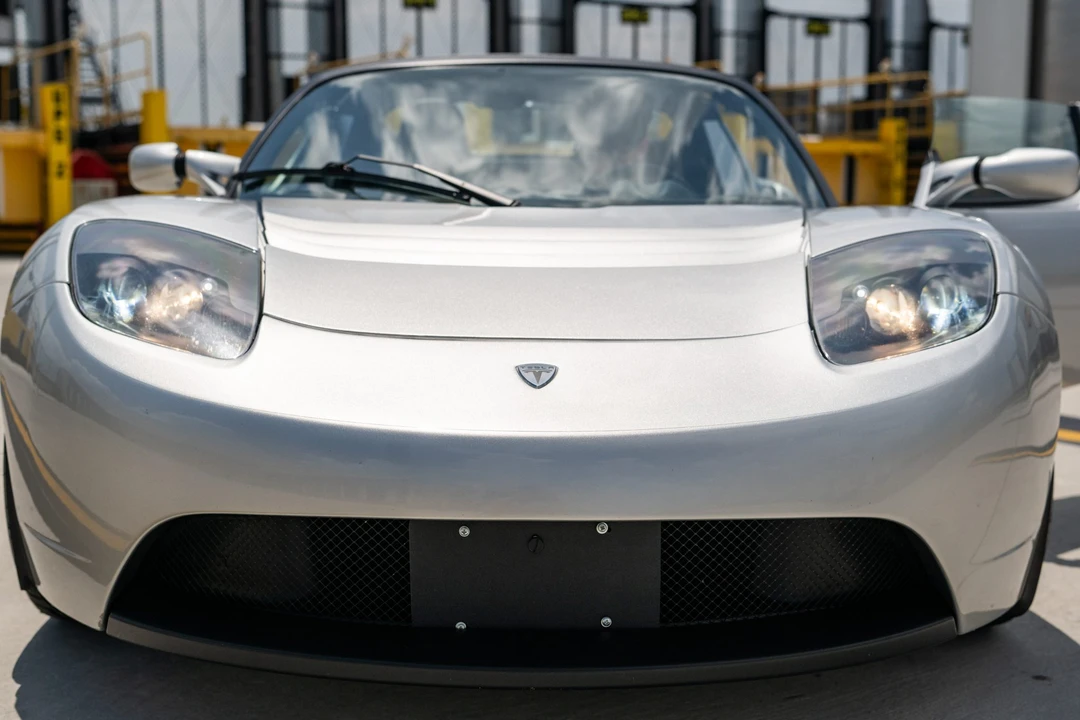 2010 Tesla Roadster - Image 16 of 31