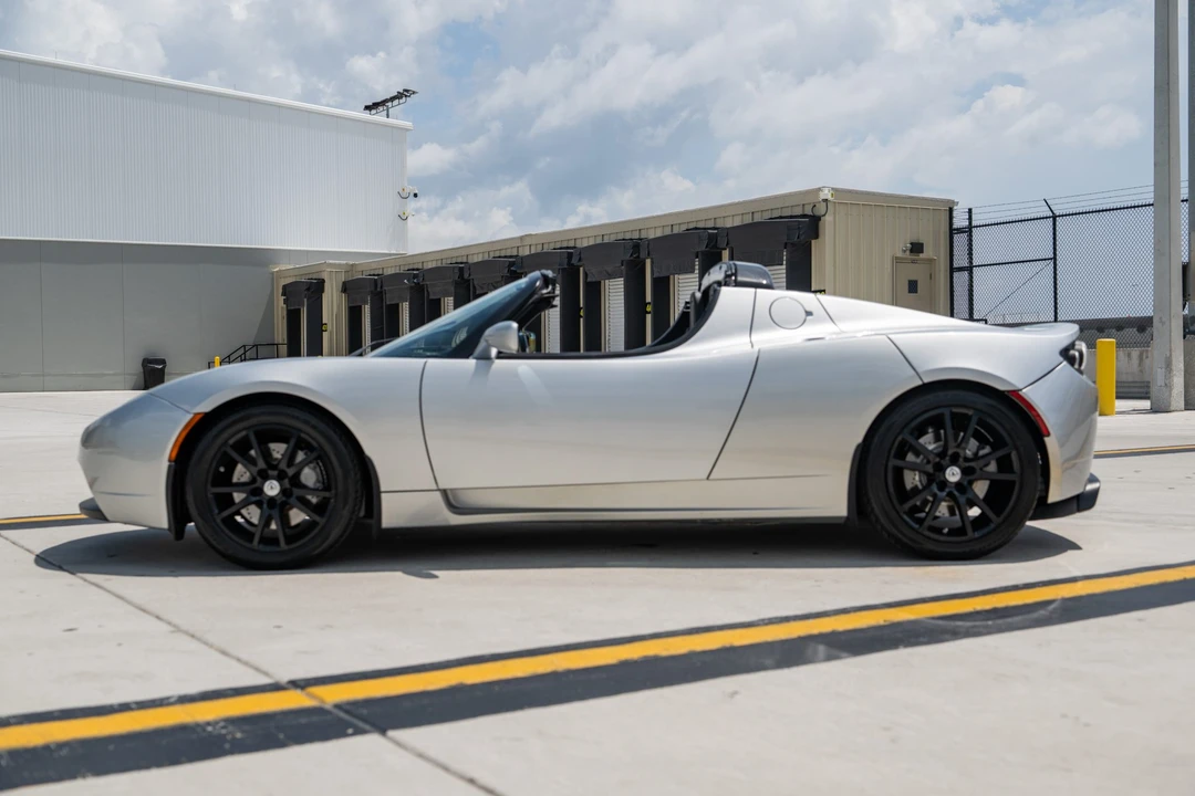2010 Tesla Roadster - Image 2 of 31
