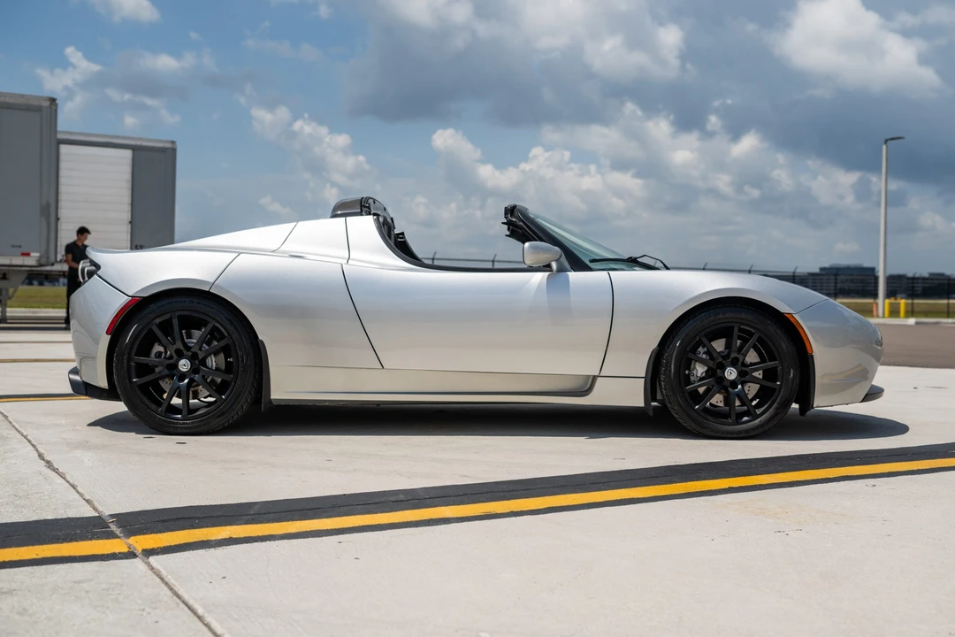 2010 Tesla Roadster - Image 6 of 31