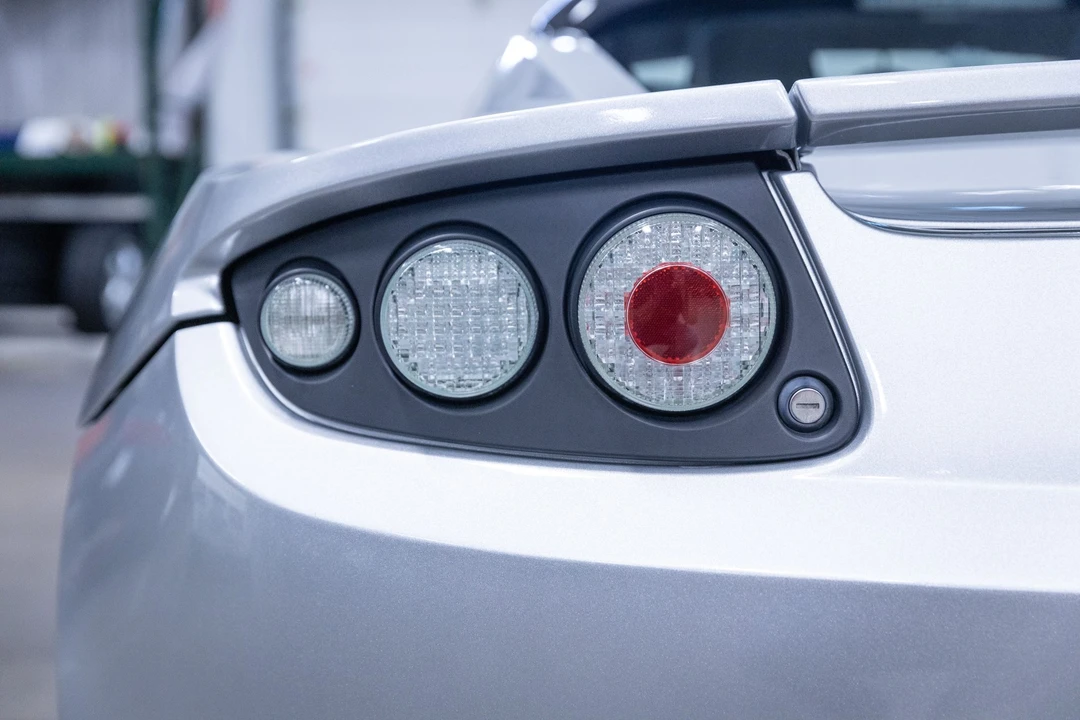 2010 Tesla Roadster - Image 20 of 31