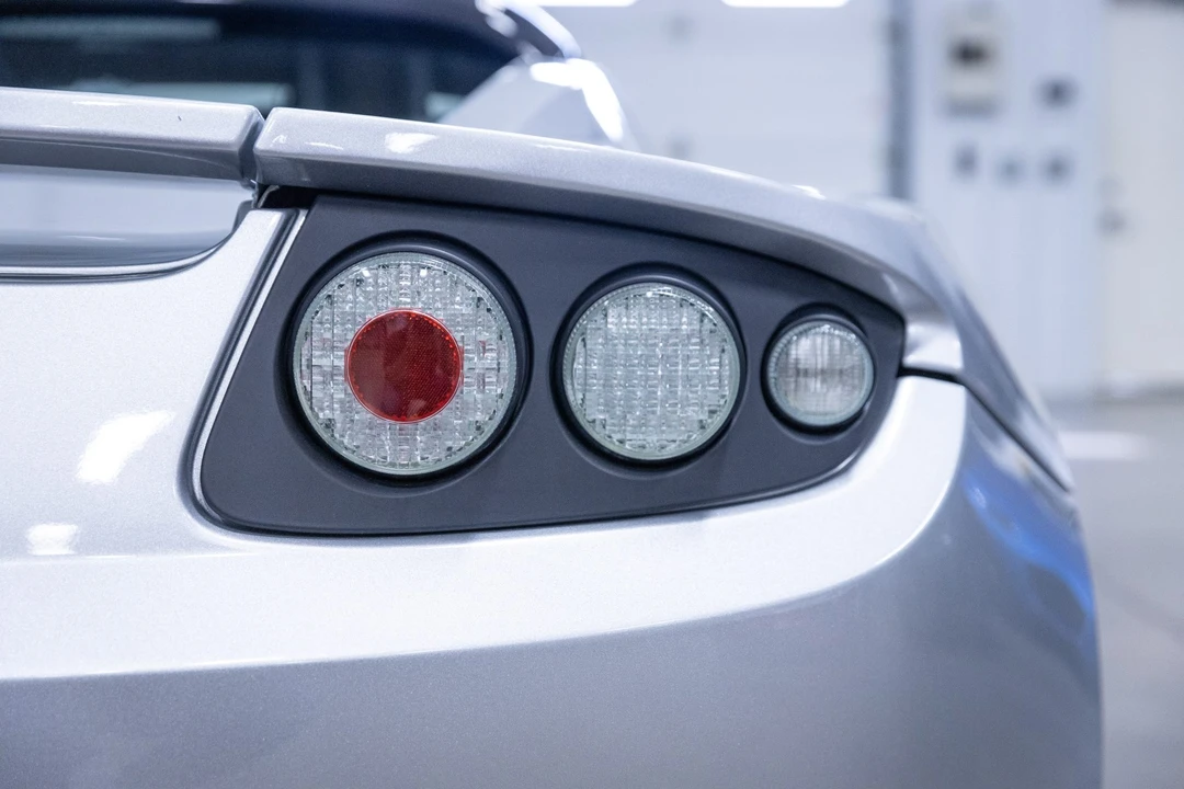 2010 Tesla Roadster - Image 21 of 31