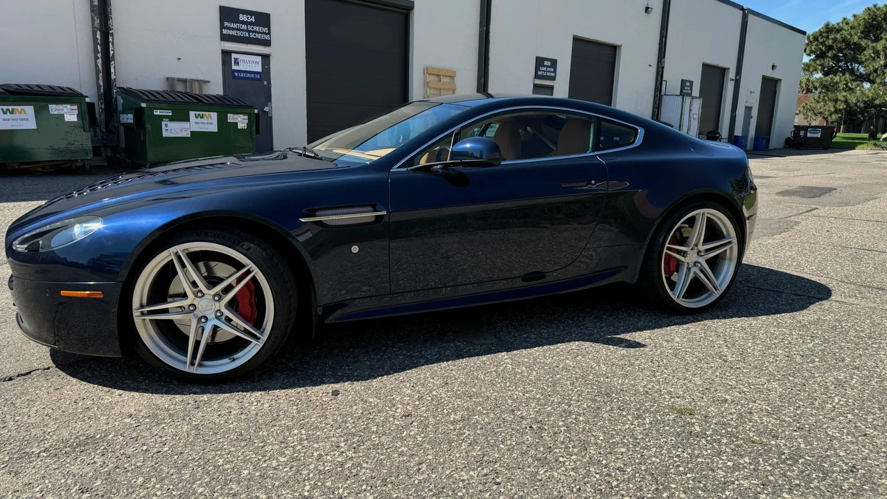 2011 Aston Martin V8 Vantage (2006-2017) - Image 2 of 31